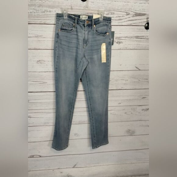NWT: "Universal Thread" woman's jeans - Picture 1 of 12